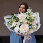 Белоснежное облако: пионовидные розы, ароматная маттиола и другие цветы в Санкт-Петербурге - Фотография 14