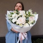 Белоснежное облако: пионовидные розы, ароматная маттиола и другие цветы в Санкт-Петербурге - Фотография 17