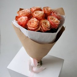 Букет Пионовидные розы Кахала: 9 цветков с оформлением