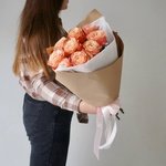 Пионовидные розы Кахала: 9 цветков с оформлением в Санкт-Петербурге - Фотография 11