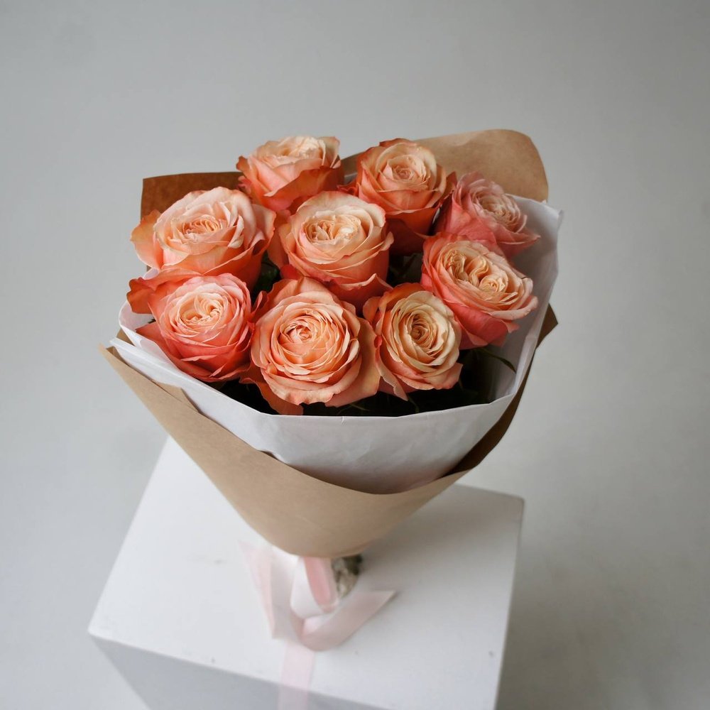 Пионовидные розы Кахала: 9 цветков с оформлением