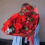 Багровый пик: красные герберы, плоды гиперикума и другие цветы в Санкт-Петербурге - Фотография 14