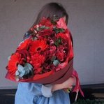 Багровый пик: красные герберы, плоды гиперикума и другие цветы в Санкт-Петербурге - Фотография 6