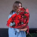 Багровый пик: красные герберы, плоды гиперикума и другие цветы в Санкт-Петербурге - Фотография 4