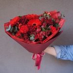 Багровый пик: красные герберы, плоды гиперикума и другие цветы в Санкт-Петербурге - Фотография 3