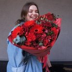 Багровый пик: красные герберы, плоды гиперикума и другие цветы в Санкт-Петербурге - Фотография 11