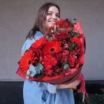 Багровый пик: красные герберы, плоды гиперикума и другие цветы в Санкт-Петербурге - Фотография 12