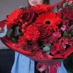 Багровый пик: красные герберы, плоды гиперикума и другие цветы в Санкт-Петербурге - Фотография 15