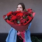 Багровый пик: красные герберы, плоды гиперикума и другие цветы в Санкт-Петербурге - Фотография 1