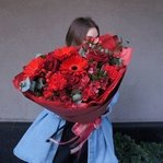 Багровый пик: красные герберы, плоды гиперикума и другие цветы в Санкт-Петербурге - Фотография 17