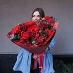 Багровый пик: красные герберы, плоды гиперикума и другие цветы в Санкт-Петербурге - Фотография 16