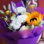 Вино из одуванчиков: подсолнух, кружевная эустома и другие цветы в Санкт-Петербурге - Фотография 1