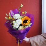 Вино из одуванчиков: подсолнух, кружевная эустома и другие цветы в Санкт-Петербурге - Фотография 9