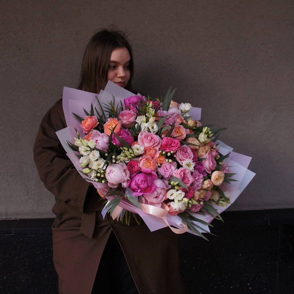 Самый лучший букет: пионы, пионовидные розы и другие цветы