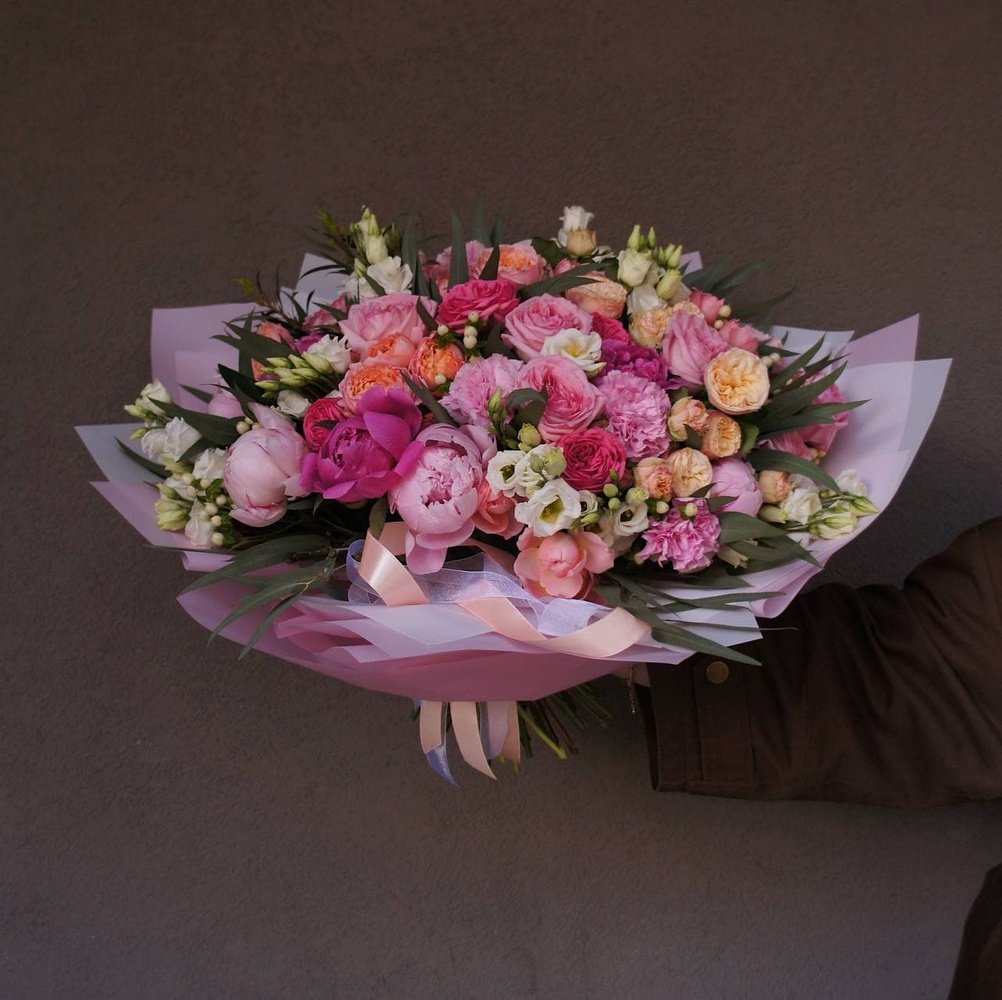 Самый лучший букет: пионы, пионовидные розы и другие цветы