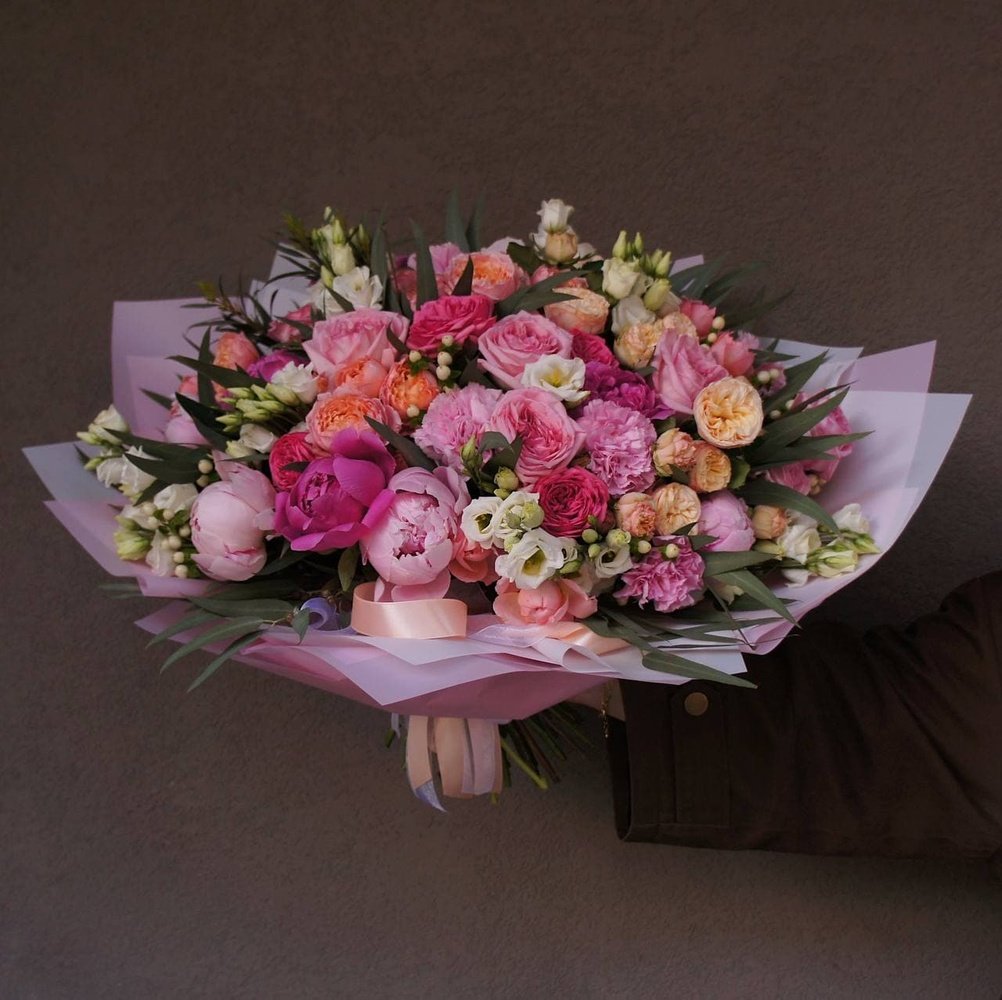 Самый лучший букет: пионы, пионовидные розы и другие цветы