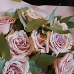 Фактурная роза Фейт и ароматный эвкалипт в Санкт-Петербурге - Фотография 9