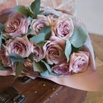 Фактурная роза Фейт и ароматный эвкалипт в Санкт-Петербурге - Фотография 4