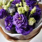 Синяя эустома: букет из 5 цветков в крафте. Доставка в Санкт-Петербурге круглосуточно - Фотография 6