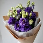 Синяя эустома: букет из 5 цветков в крафте. Доставка в Санкт-Петербурге круглосуточно - Фотография 2