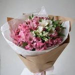 Альстромерия микс белая и розовая: 15 цветков в крафт-бумаге. Доставка цветов в Санкт-Петербурге круглосуточно недорого - Фотография 4