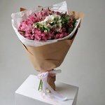 Альстромерия микс белая и розовая: 15 цветков в крафт-бумаге. Доставка цветов в Санкт-Петербурге круглосуточно недорого - Фотография 8