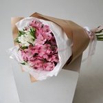 Альстромерия микс белая и розовая: 15 цветков в крафт-бумаге. Доставка цветов в Санкт-Петербурге круглосуточно недорого - Фотография 10