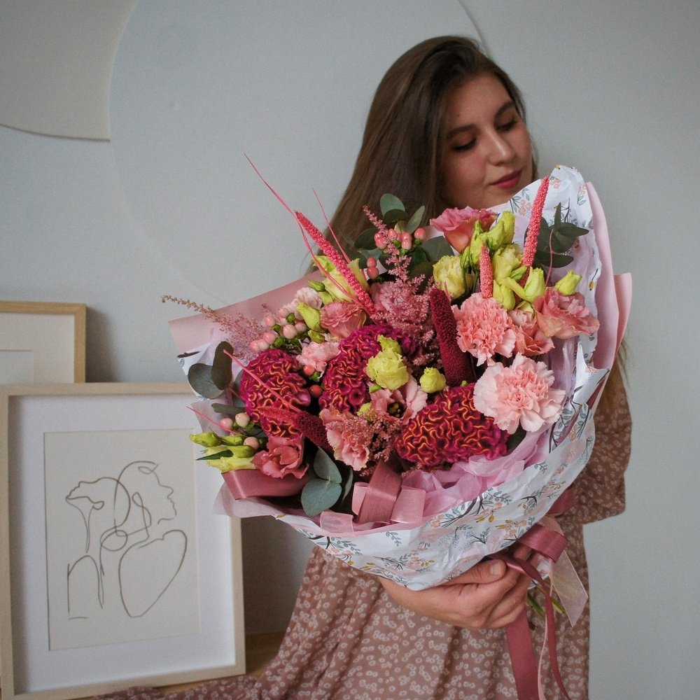 Анна Каренина: целозия, астильба и кружевная эустома (лизиантус) в Санкт-Петербурге. Доставка цветов круглосуточно