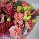 Анна Каренина: целозия, астильба и кружевная эустома (лизиантус) в Санкт-Петербурге. Доставка цветов круглосуточно - Фотография 4