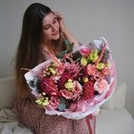 Анна Каренина: целозия, астильба и кружевная эустома (лизиантус) в Санкт-Петербурге. Доставка цветов круглосуточно - Фотография 9