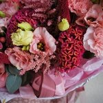 Анна Каренина: целозия, астильба и кружевная эустома (лизиантус) в Санкт-Петербурге. Доставка цветов круглосуточно - Фотография 10