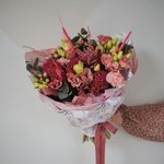 Анна Каренина: целозия, астильба и кружевная эустома (лизиантус) в Санкт-Петербурге. Доставка цветов круглосуточно - Фотография 13