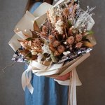 Беатриче: букет из сухоцветов в бронзово-медовых оттенках. Доставка сухоцветов в Санкт-Петербурге. Круглосуточно и ежедневно - Фотография 5