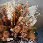 Беатриче: букет из сухоцветов в бронзово-медовых оттенках. Доставка сухоцветов в Санкт-Петербурге. Круглосуточно и ежедневно - Фотография 11