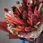 Гранатовый браслет: монохромный букет фактурных сухоцветов. Доставка сухоцветов в Санкт-Петербурге - Фотография 7