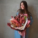 Гранатовый браслет: монохромный букет фактурных сухоцветов. Доставка сухоцветов в Санкт-Петербурге - Фотография 2