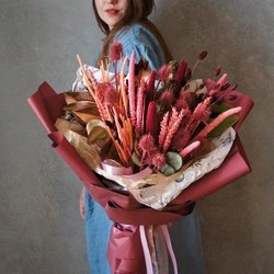 Гранатовый браслет: монохромный букет фактурных сухоцветов Гранатовый браслет: монохромный букет фактурных сухоцветов