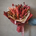 Гранатовый браслет: монохромный букет фактурных сухоцветов. Доставка сухоцветов в Санкт-Петербурге - Фотография 9