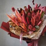 Гранатовый браслет: монохромный букет фактурных сухоцветов. Доставка сухоцветов в Санкт-Петербурге - Фотография 5