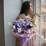 Римские Элегии: интерьерная композиция в лилово-розовых тонах. Доставка цветов для дома круглосуточно в Санкт-Петербурге - Фотография 6