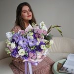 Римские Элегии: интерьерная композиция в лилово-розовых тонах. Доставка цветов для дома круглосуточно в Санкт-Петербурге - Фотография 1