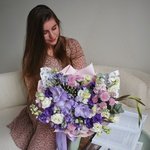 Римские Элегии: интерьерная композиция в лилово-розовых тонах. Доставка цветов для дома круглосуточно в Санкт-Петербурге - Фотография 8