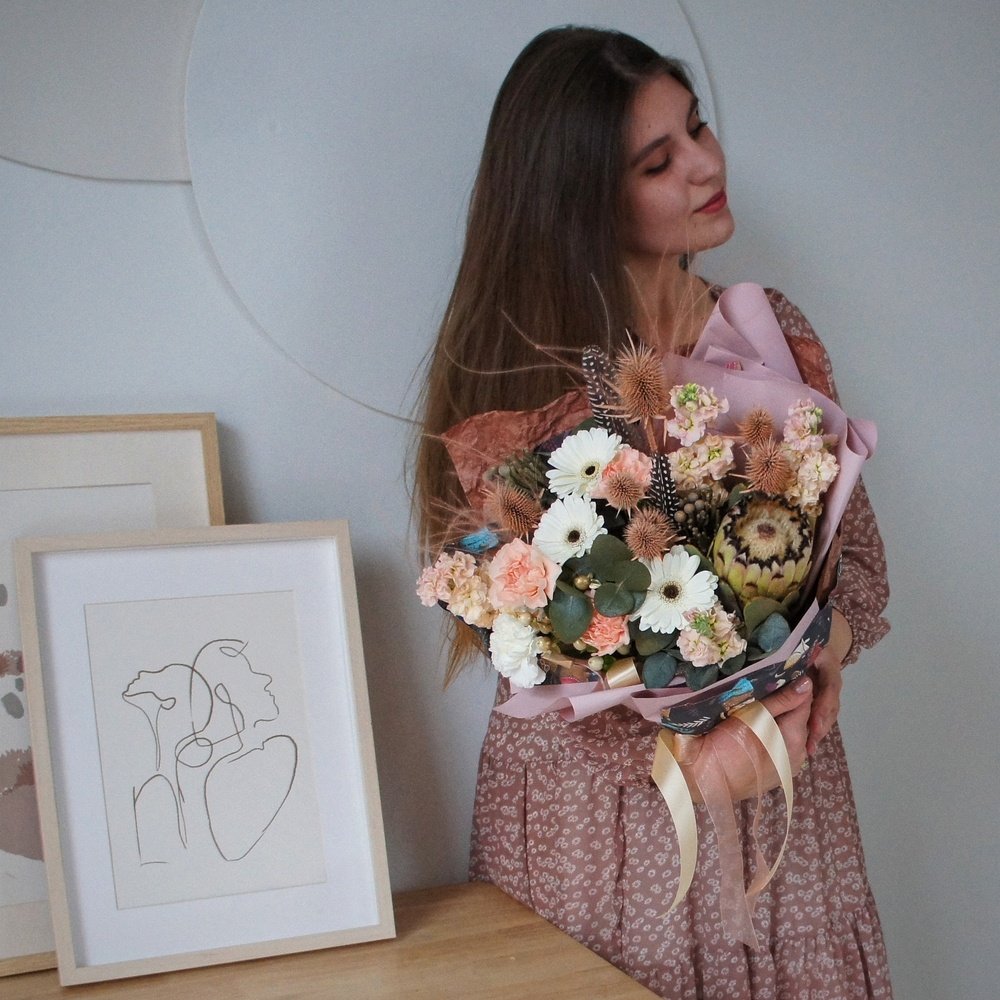 Эксцентричная Ася: южно-африканская протея, перья заморских птиц и кофейный эрингиум