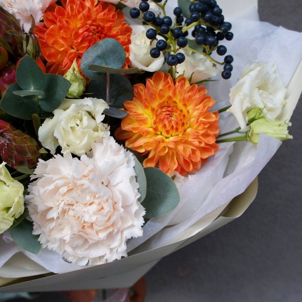 Гести: осенние георгины, фактурная гвоздика и другие цветы