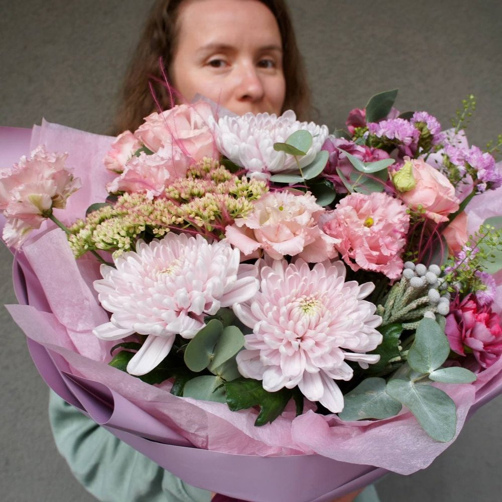 Сладкий пирожок: фактурная хризантема, пионовидная роза и другие цветы