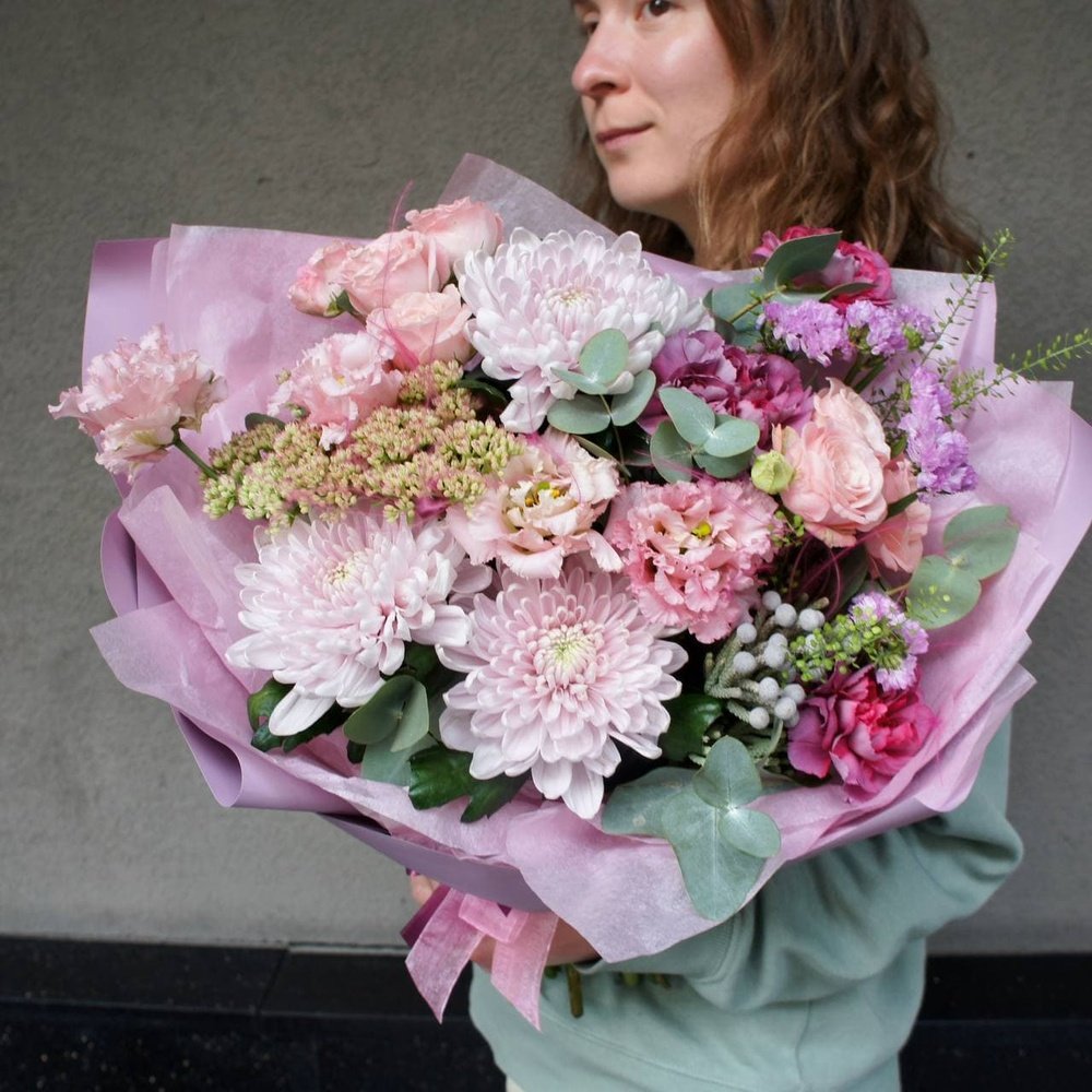 Сладкий пирожок: фактурная хризантема, пионовидная роза и другие цветы