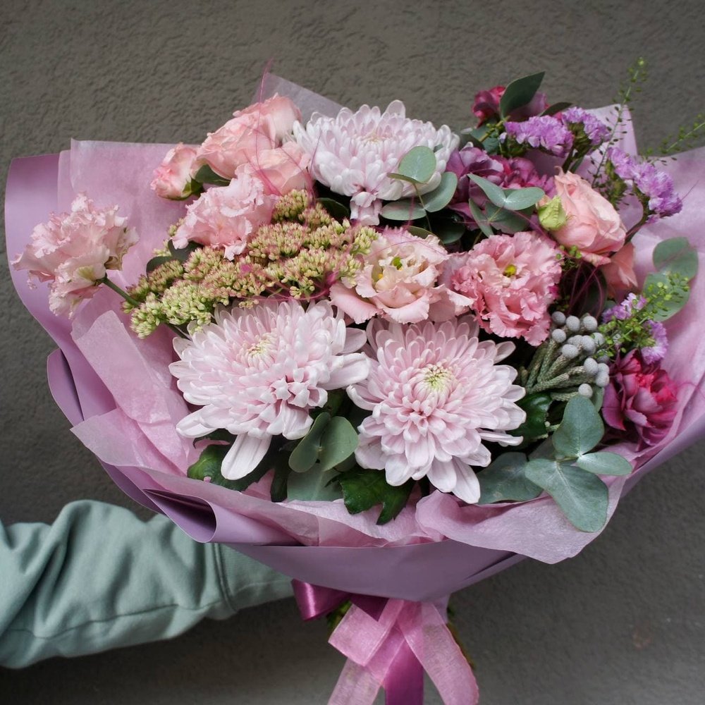 Сладкий пирожок: фактурная хризантема, пионовидная роза и другие цветы