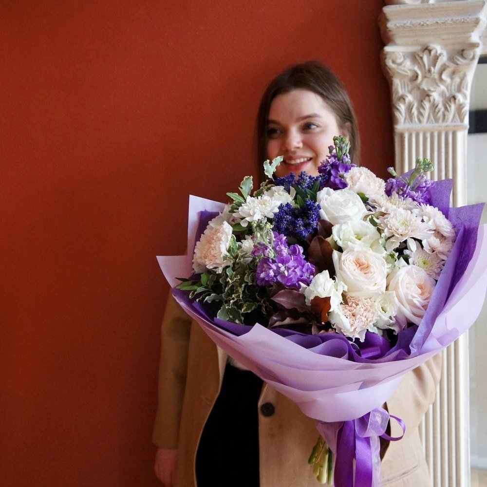 Розмари: ароматная маттиола, пионовидные розы и другие цветы