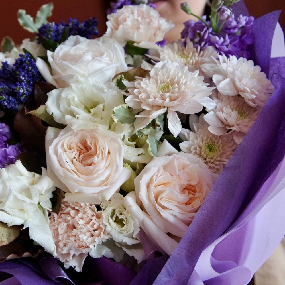 Розмари: ароматная маттиола, пионовидные розы и другие цветы