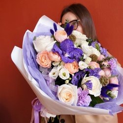 Букет «Доминикана: орхидея Ванда, пионовидные розы и экзотическая скабиоза» Букет «Доминикана: орхидея Ванда, пионовидные розы и экзотическая скабиоза»
